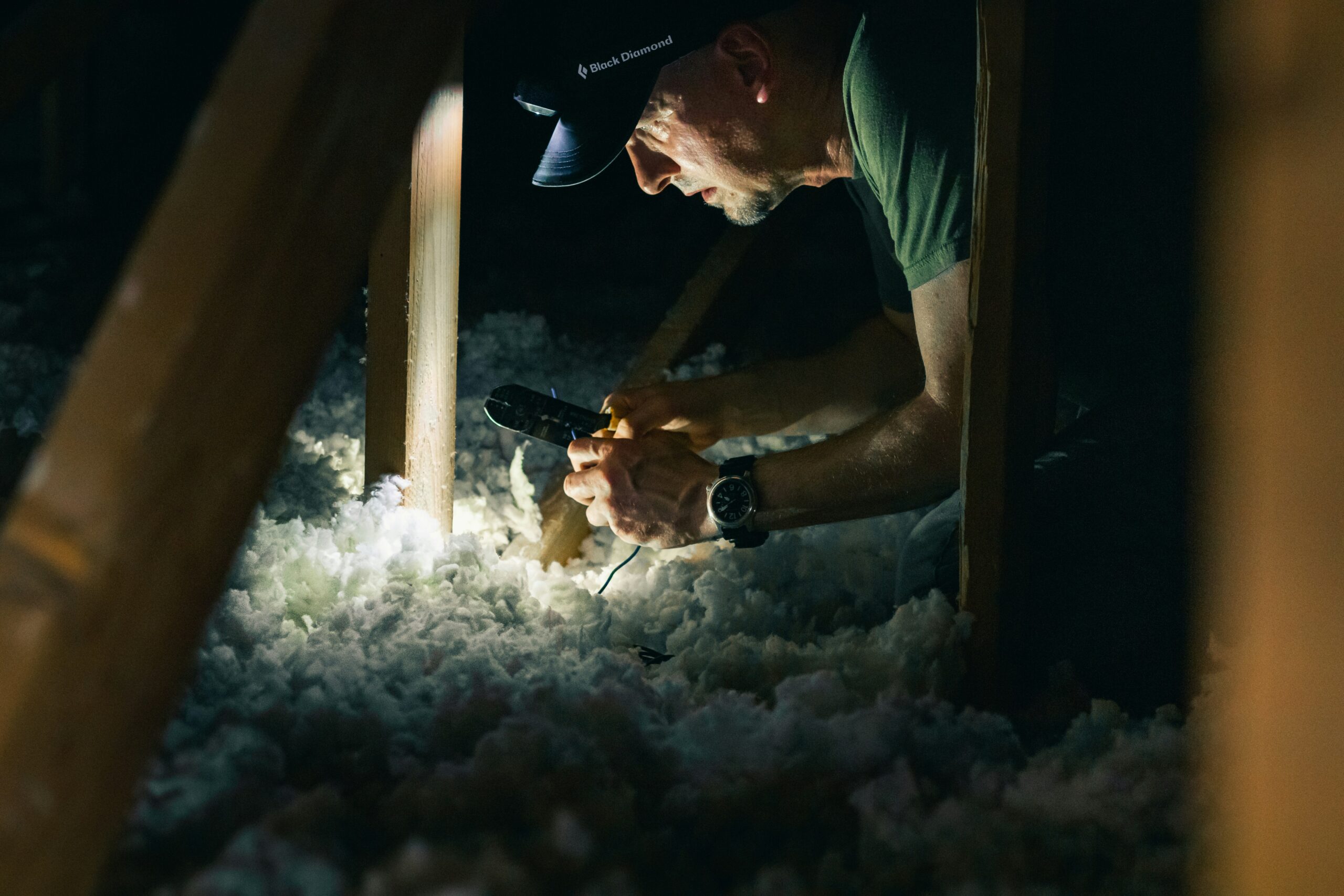 How Do You Adjust The Tightness Of A Sauna Hat?